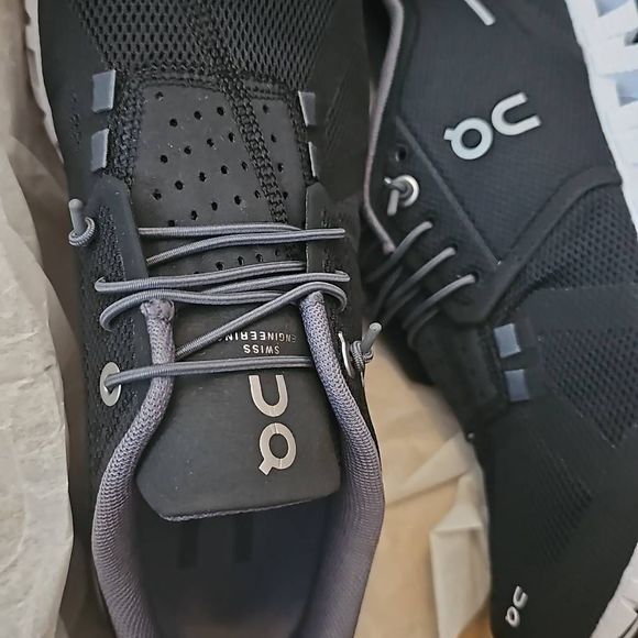 ON running Women's CLOUD, BLACK/WHITE, 9
Box as is - Picture 9 of 10